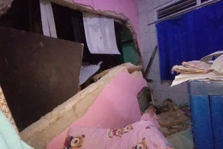 Delapan Rumah di Sukamulya Terdampak Longsor, Suami Tahan Tembok Lindungi Istri dari Longsoran 