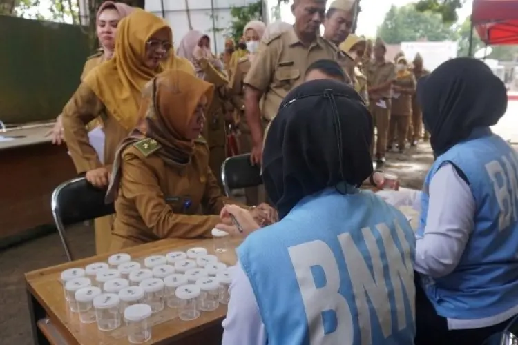 BNNK Garut Gelar Tes Urine ke 380 PNS Pemkab Garut
