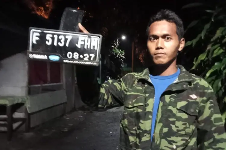Pengendara Tergerus Banjir Bogor Belum Ditemukan, Petugas Temukan Plat Nomor Korban