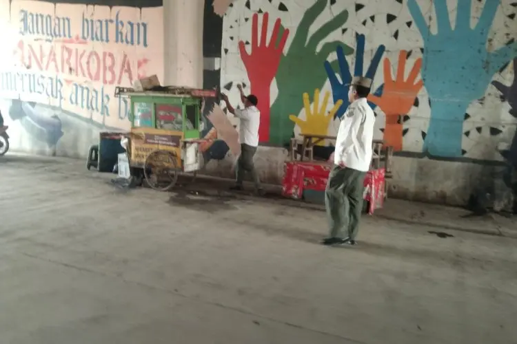 Begini Sikap Tegas Satpol PP KBB Menertibkan PKL Kawasan Underpass Padalarang