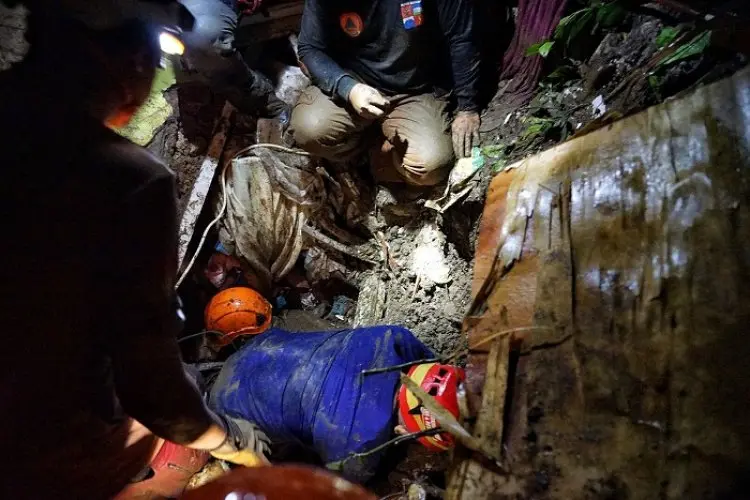 Longsor Susulan di Kebon Kalapa, Delapan Orang Tertimbun