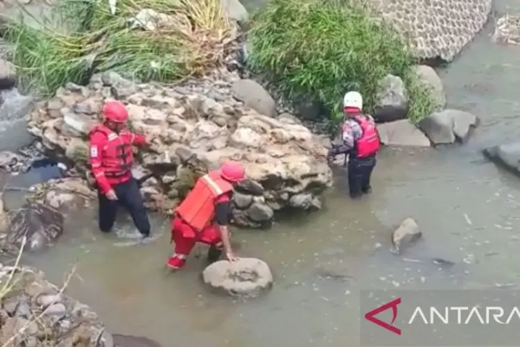 Tim SAR Gabungan Perluas Area Pencarian Bocah Terbawa Arus Sungai