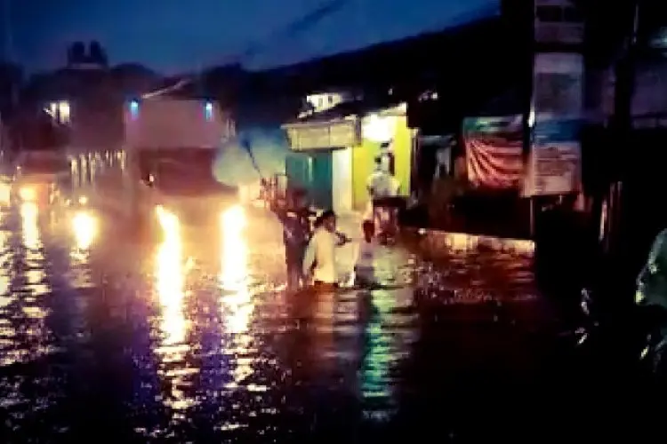 Jadi Langganan Banjir, Kades Cililin Minta Pemda KBB Keruk Drainase di Kawasan Ini