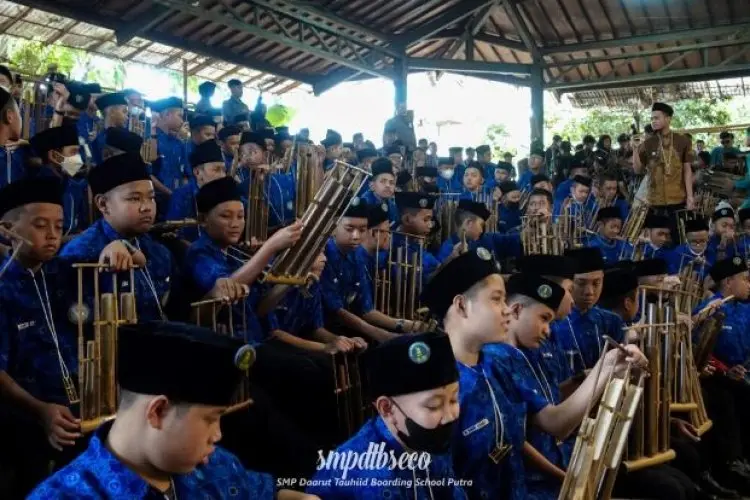 SMP Daarut Tauhiid Boarding School Gelar Kegiatan City Tour untuk Penguatan Profil Pelajar Pancasila
