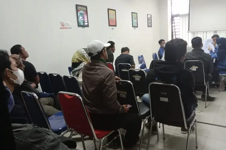 Keluhkan Polusi dari PT Alloy, Warga Cibingbin Padalarang Mengadu ke DLH KBB