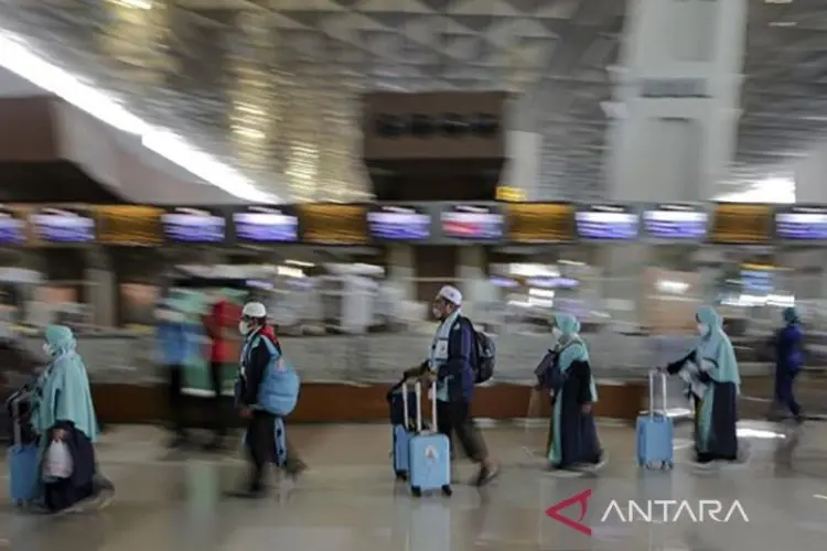 Arab Saudi Mudahkan Perempuan Umrah Mandiri