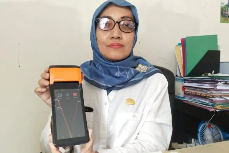Disdagin Tarik Retribusi Pasar Nontunai Menggunakan mPOS