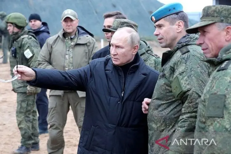 Putin Mengaku Rusia Bukan Musuh Barat