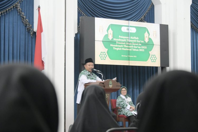 Uu Ruzhanul Lepas Kafilah MTQ Jabar ke MTQ Tingkat Nasional 2022