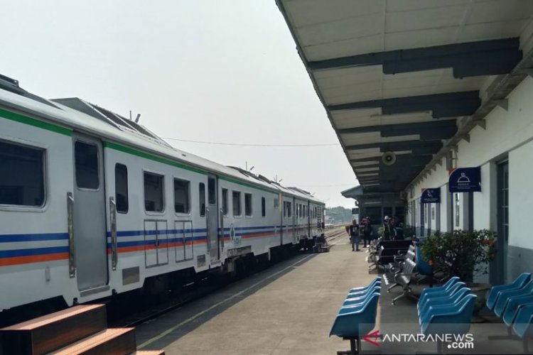 Pengumuman Kereta dari Jawa Terhambat Masuk Bandung, Ini Penyebabnya