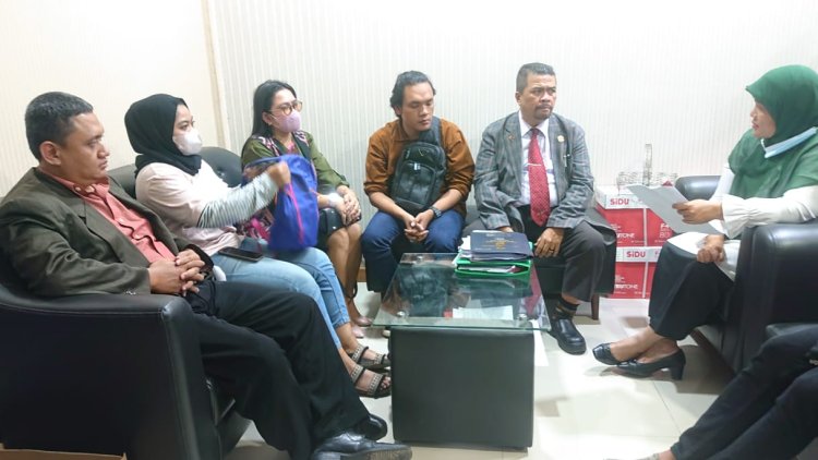 Puluhan Pekerja RS UKM Bandung Ngadu ke Dewan Lantaran PHK Sepihak