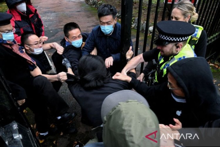 Inggris Tak Terima  Pemukulan di Konsulat China Saat Unjuk Rasa