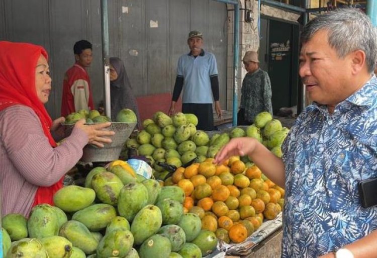 Rudy Gunawan Ajak PNS Garut Belanja Kebutuhan Sehari-hari di Pasar Tradisional dan PKL