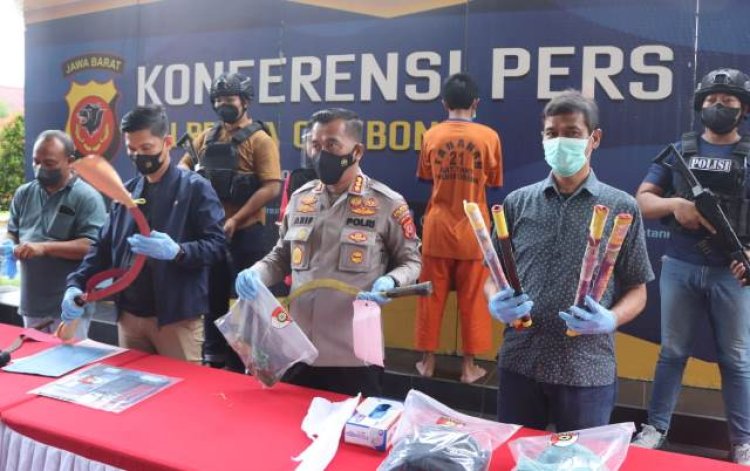 Tawuran Antarpemuda di Cirebon, Tantangan Maut Diterima Luka Bacokan pun Didapat