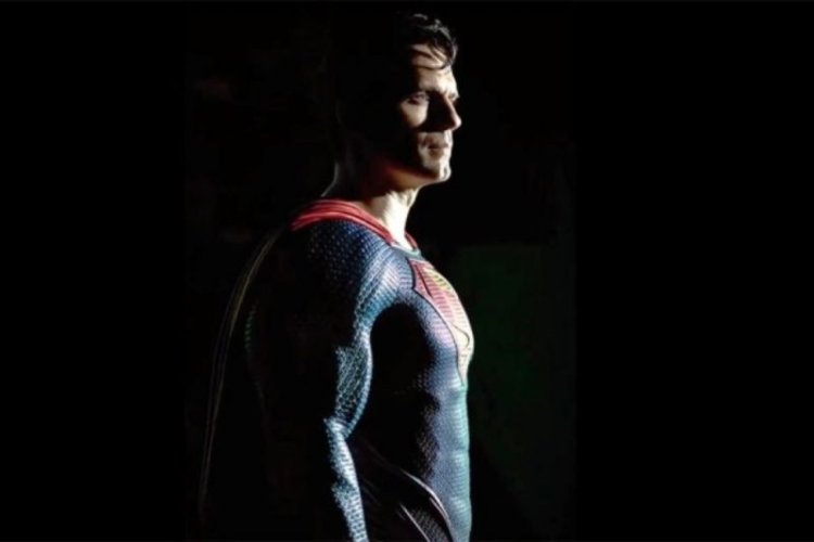 Henry Cavill Kembali Sebagai Superman
