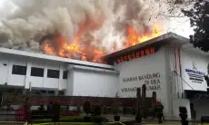 Mobil Pemadam Kebakaran Serbu Balai Kota Bandung