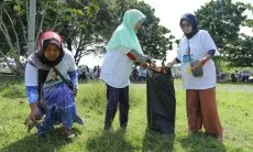Komunitas Nelayan Pendukung Ganjar Berbagi Sembako dan Bersih-Bersih Pesisir Pangandaran