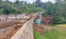 Belum Juga Rampung, Jembatan Tazim di Gununghalu KBB Malah Retak-retak