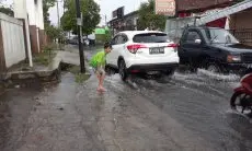 Jalan Depan Perkantoran Pemkab Garut Kerap Disergap Banjir