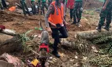 Anjing Pelacak Temukan Titik Diduga Korban Tertimbun Longsor Cianjur