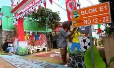 FOTO: Warga Permata Padalarang Hiasi Kampung Piala Dunia 2022