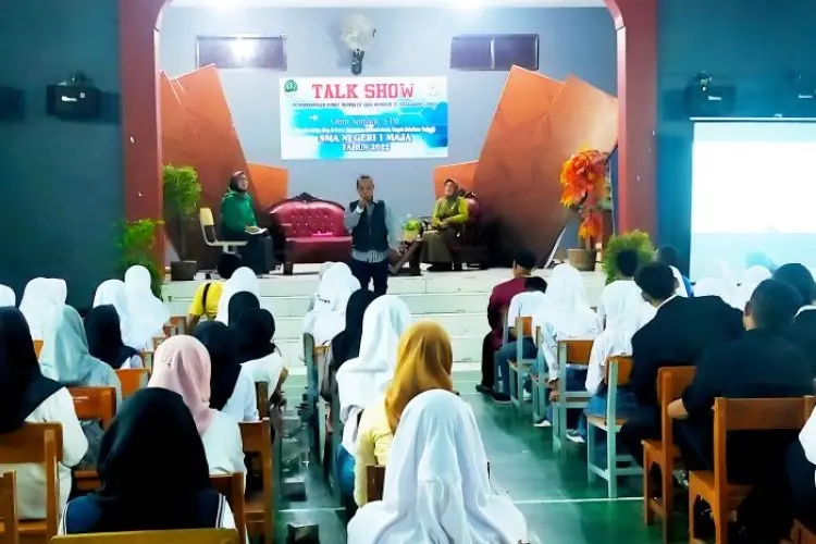 Berkolaborasi Dengan Budayawan Lokal, Cadisdik Wilayah IX Jabar Gelorakan Semangat Literasi Peserta Didik