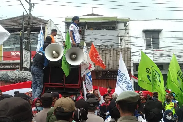 Tanggapi Tuntutan Buruh Soal Kenaikan Upah Minimal 13 Persen, Begini Jawaban Kadisnaker KBB
