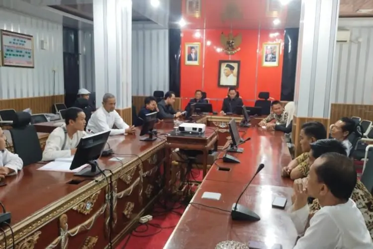 Namanya Tak Terdaftar, Para Sopir di Setwan Ngadu ke Pimpinan DPRD