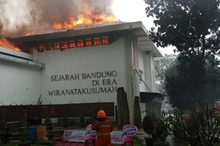 Pekerja Yang Diamankan Polisi, Rupanya Mandor di Gedung Bapelitbang  Yang Terbakar