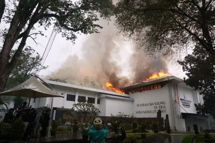 FOTO: Kebakaran Balai Kota Bandung
