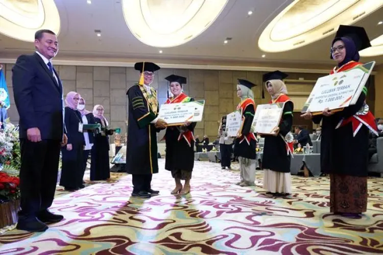 FOTO: Wisuda Periode III Unjani Diikuti Sebanyak 2793 Lulusan