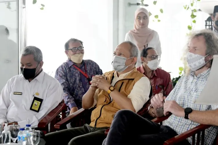 Jabar Komitmen Kembangkan Ekosistem Kendaraan Listrik  