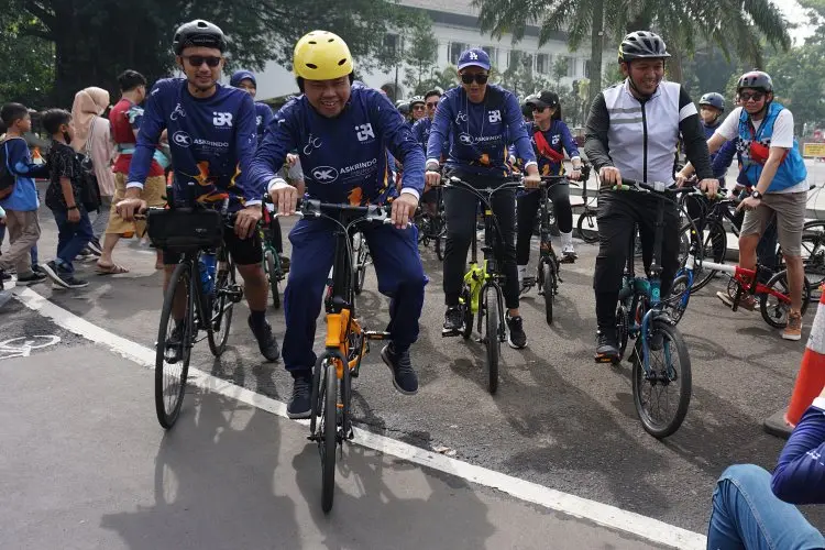 Foto: Gelar Gowes Di Hari Pahlawan, Askrindo Beri Bantuan UMKM Bandung