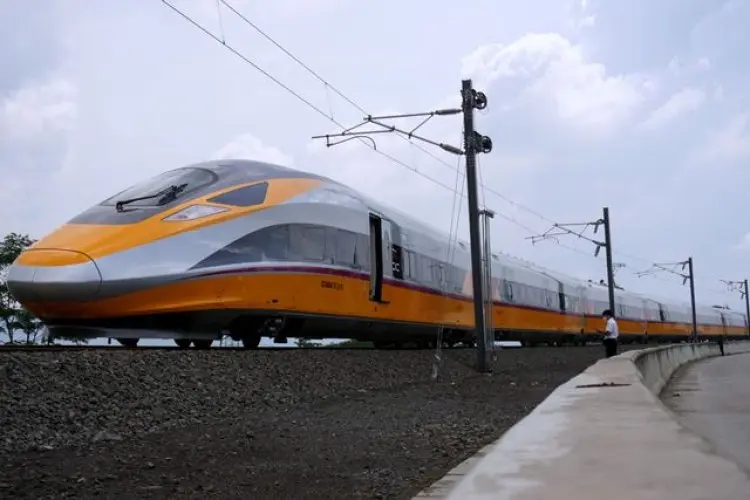FOTO: Persiapan Uji Dinamis Kereta Cepat Jakarta Bandung