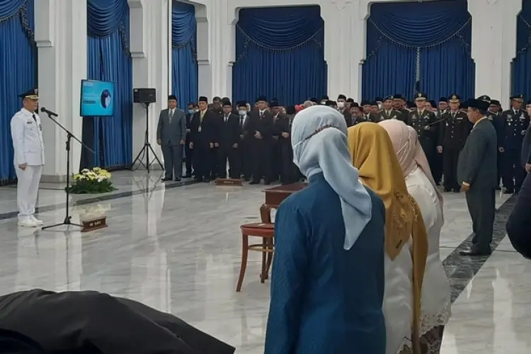 Pj Wali Kota Tasikmalaya Dilantik, Uu Ruzhanul Ulum Minta Jangan Diperdebatkan