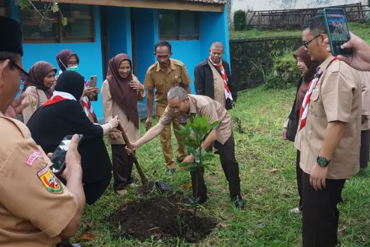 Hadapi Global Warming, KCD Pendidikan VIII Jabar Hadirkan 'Pabrik Oksigen' di Ratusan Sekolah