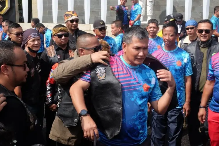 Ketua HCB Dadan Ontaz Angkat Pangdam 3 Siliwangi Jadi Anggota Kehormatan