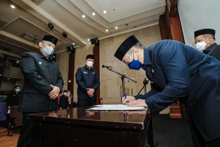 Lantik Kadinkes dan Direktur RSUD Bandung Kiwari, Yana: Fokus Tekan Covid-19