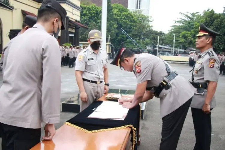 Kasat Reskrim Polrestabes Bandung DIganti, Beberapa Kapolsek Alami Rotasi Jabatan