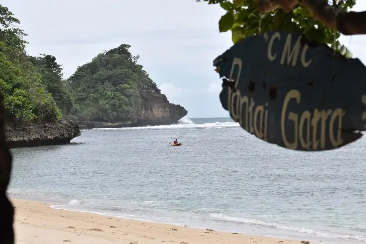 Eksotika Pantai Gatra di Malang Selatan