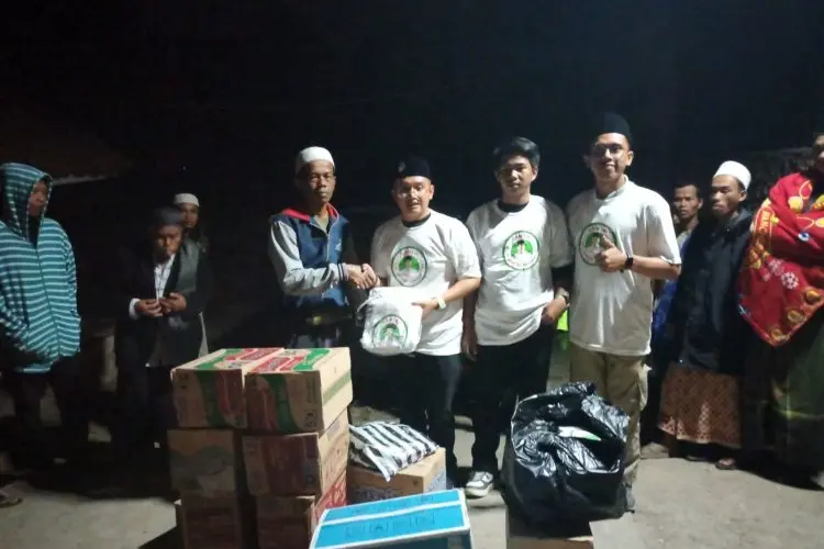 Santri Dukung Ganjar Bantu Korban Gempa Cianjur, dari Bersihkan Masjid dan Rumah hingga Distribusi Sembako