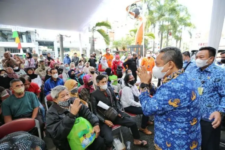 Kota Bandung Salurkan Bansos Rp7 Miliar Untuk 15.280  KPM