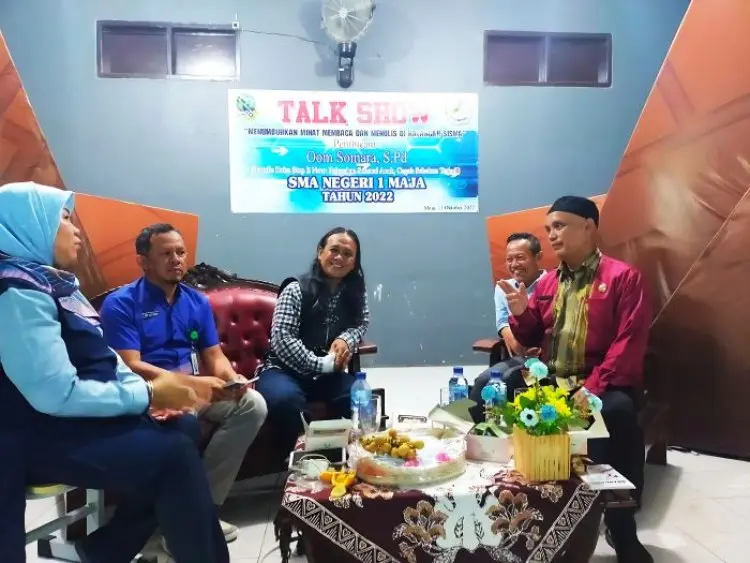 Berkolaborasi Dengan Budayawan Lokal, Cadisdik Wilayah IX Jabar Gelorakan Semangat Literasi Peserta Didik