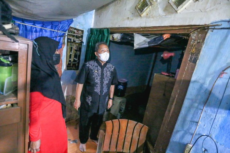 Sambangi Rutilahu, Wali Kota Bandung Berikan Bantuan Renovasi Hingga Tuntas