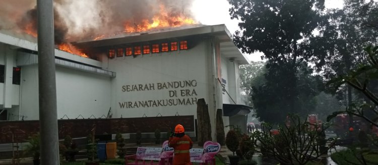 Cari Fakta Penyebab Kebakaran, Puslabfor Polri Olah TKP Lagi Gedung Bappelitbang Balai Kota Bandung
