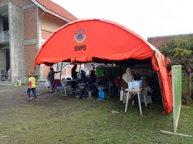 Siswa Sekolah Alam Gaharu Baleendah Terpaksa Belajar di Tenda Darurat