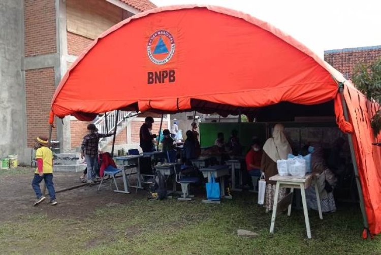 Terlantar, Siswa Sekolah Alam Gaharu di Baleendah Terpaksa Belajar di Tenda BNPB