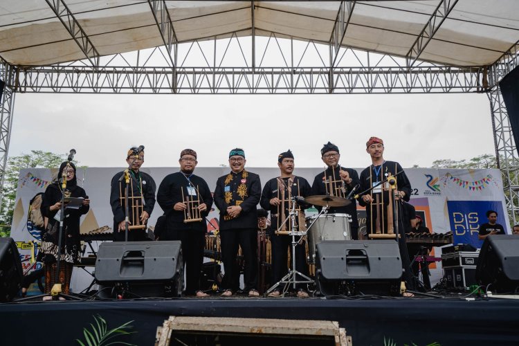 Disdik Kota Bandung Pecahkan Rekor Original Rekor Indonesia Lewat Festival Bandung Ulin 2022