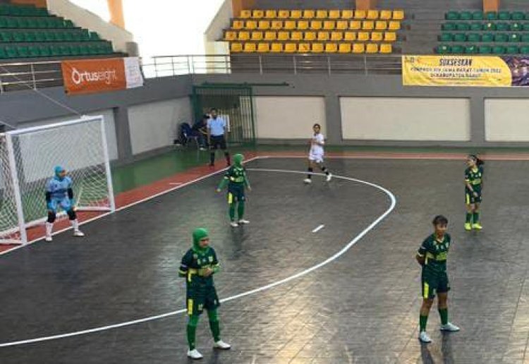 Cukur Cianjur 10 Gol Tanpa Balas, Tim Futsal Putri Kabupaten Bogor Raih Medali Emas
