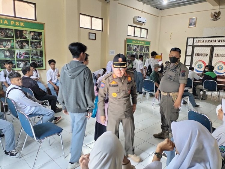 Bolos Upacara Bendera, Ratusan Pelajar SMK di Kabupaten Cirebon Diamankan Satpol PP